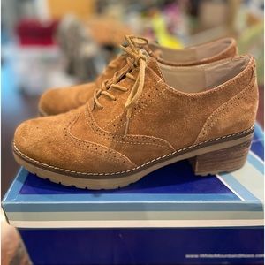 Super cute suede oxfords. Light brown. They’ve been worn but not a lot.